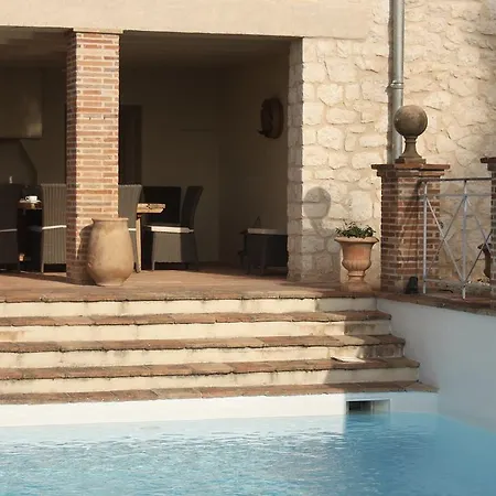 Domaine De Perches 4*